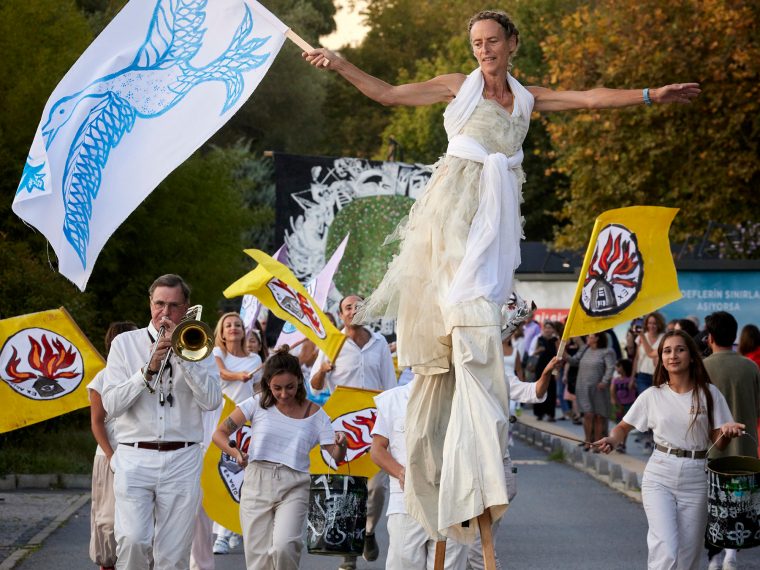 Bread and Puppet Theater, Demons of Society, 2022. 17th Istanbul Biennial (17 September—20 November 2022), performance documentation, Santralistanbul, 14 September 2022. Photo by David Levene. 